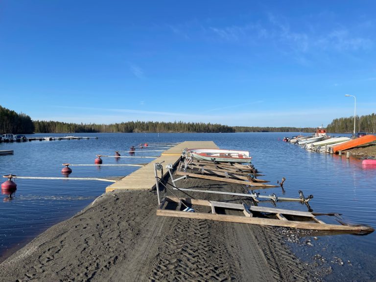 Käräjäniemen venesatama uudistettu vanha laituri